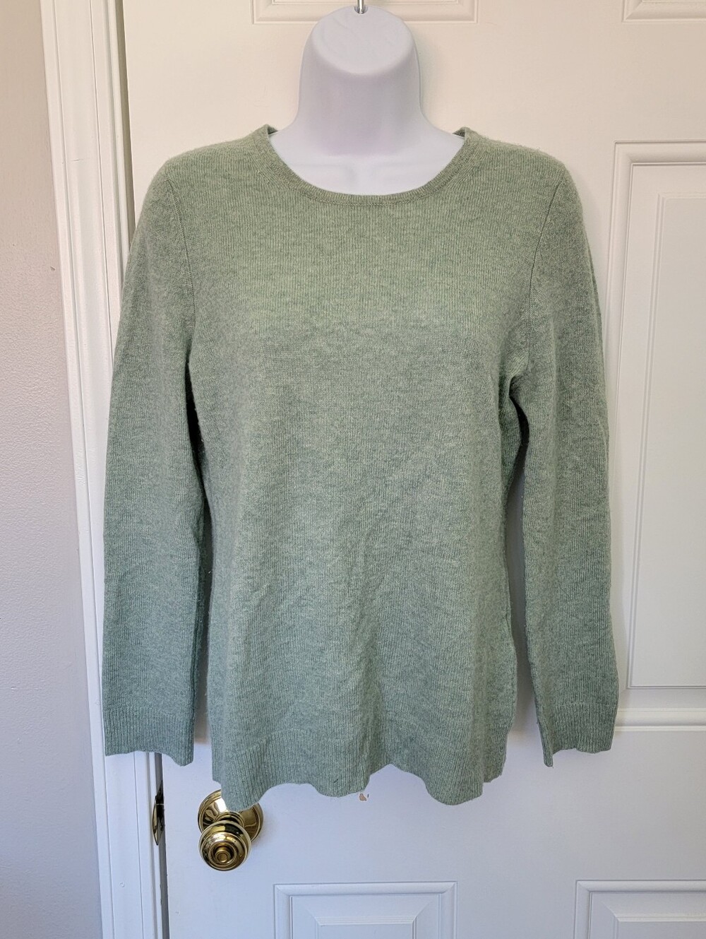 Charter Club 100% Cashmere Sage Green Crew Neck Ribbed Trim Pullover Sweater Sm